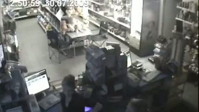 Голые парни отжигают у АЗС, камера 7 смотреть онлайн