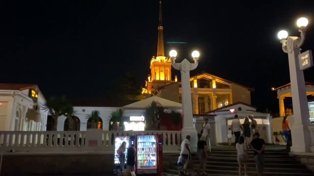 Сочи. Морской порт Сочи. Ночная жизнь Сочи. Обзор пляжа у морпорта