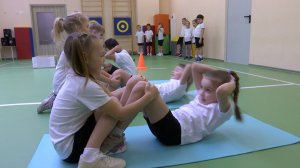 Дошкольники выполняют нормативы ГТО