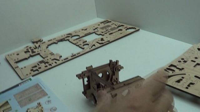 Модель Родстер VM-01 UGEARS Масштаб 1:10 (Часть 1) смотреть онлайн