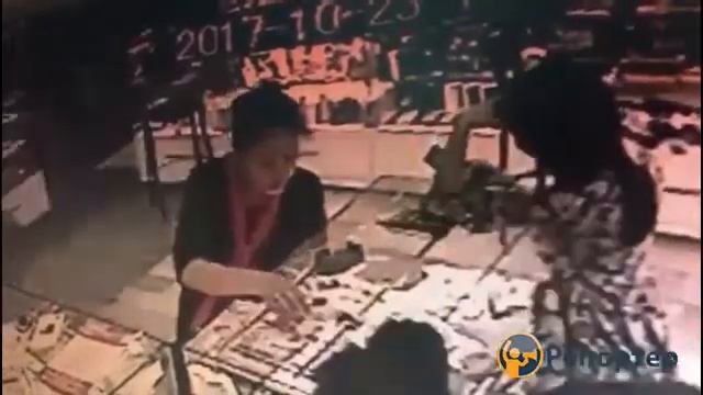 В ЦУМе женщина украла телефон! смотреть онлайн