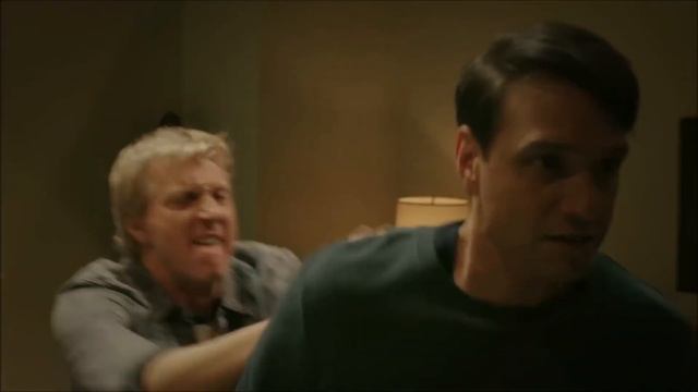 Daniel LaRusso vs Johnny Lawrence Fight! - Cobra Kai Season 2 смотреть онлайн