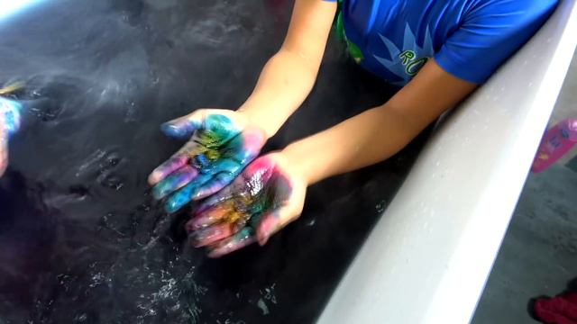 200 ИГРУШЕК В ЧЕРНОЙ ВАННЕ| Bath drops 6+ смотреть онлайн