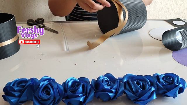 Tutorial | Creando Cilindros con cartón | Muy económico | Para Graduación | Rosas Eternas смотреть онлайн