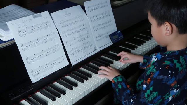 Ethan N plays The Pumpkin Boogie смотреть онлайн
