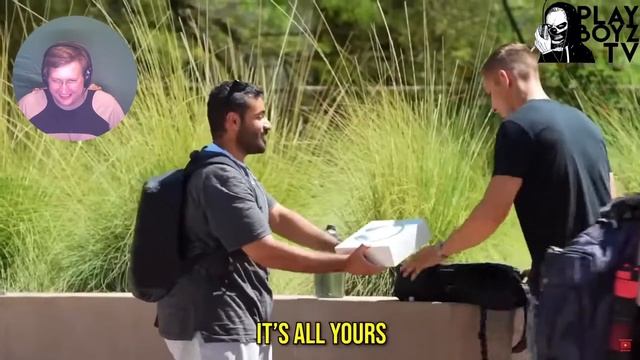 РЕЖУ НАУШНИКИ, А ВЗАМЕН ДАРЮ НОВЫЕ AIRPODS MAX РЕАКЦИЯ смотреть онлайн