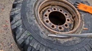 Клеим камеру, собираем колесо Урала и устанавливаем.