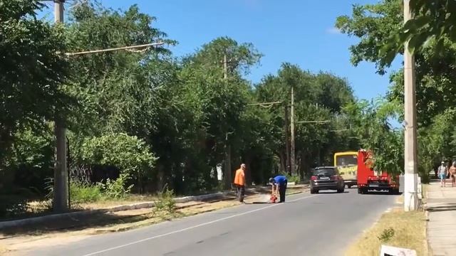 В Евпатории сотрудники МЧС на улице Маяковского провели проверку пожарных гидрантов смотреть онлайн