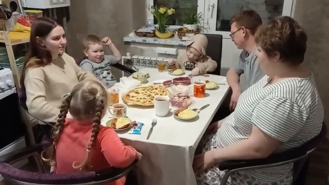 ДЕНЬ РОЖДЕНИЯ СЫНА/ПРАЗДНИЧНЫЙ СТОЛ ПО ЖЕЛАНИЮ ИМЕНИННИКА/ГОСТИ/ПОДАРКИ/ВЕСЕЛО ПРОВЕЛИ ВРЕМЯ/ВЛОГ смотреть онлайн