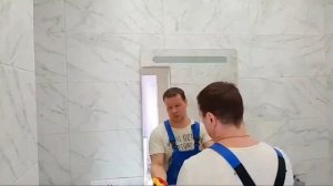 Повесил шкафчик с зеркалом в ванной своими руками