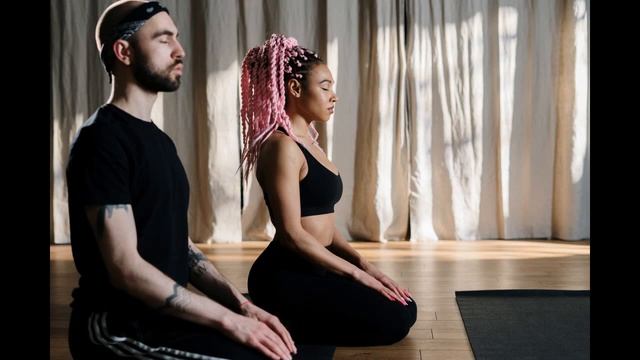 MBSR Spacious Sitting Meditation with less guidance 30 mins смотреть онлайн