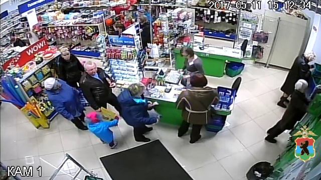 В магазине Петрозаводска пенсионерка лишилась пакета с вещами смотреть онлайн