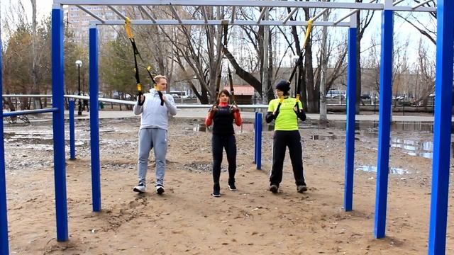 Утренняя тренировка на петлях TRX. Самара, парк Гагарина смотреть онлайн