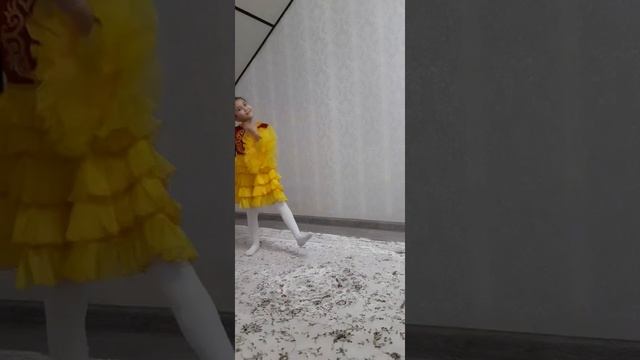 Казахский танец "Камажай"...? Айзере немереміздің биін тамашалаңыздар ? смотреть онлайн