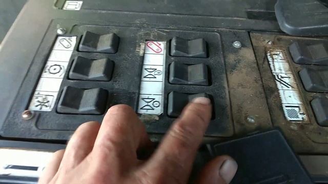 Обзор кабины и органов управления комбайна Дон-1500. смотреть онлайн