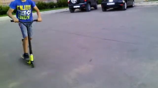 Обучение трюков на самокате смотреть онлайн