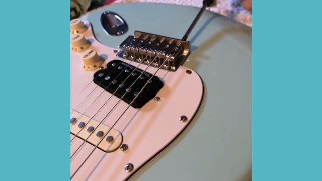 The Making of Billie Joe Armstrong 'Blue' Stratocaster Guitar смотреть онлайн