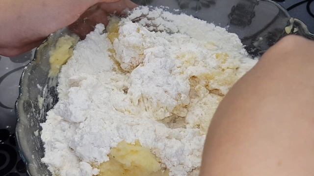 НИКАКИХ ДРОЖЖЕЙ! Мука+картофель и фарш. Почему я раньше так не готовила?! смотреть онлайн