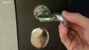 Разболталась дверная ручка .
Ремонт.