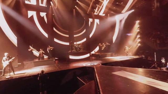 Panic! At The Disco - Roaring 20's (Live At The O2 Arena) | VR Melody смотреть онлайн