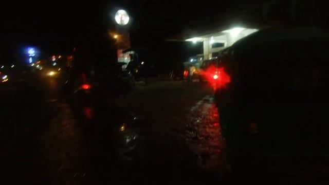 ШРИ ЛАНКА: чем занимаются туристы когда сезон? Байки, свадьбы, шашлыки на пляже! смотреть онлайн