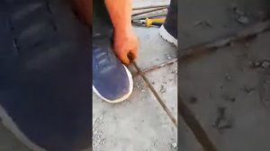 Сравнение  вязания арматуры пластиковыми хомутами  и вязальной проволокой