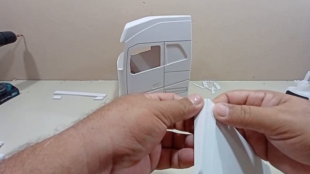 Cabine em PVC- NEW VOLVO FH 540 - Escala 1-14 (Parte FINAL) смотреть онлайн
