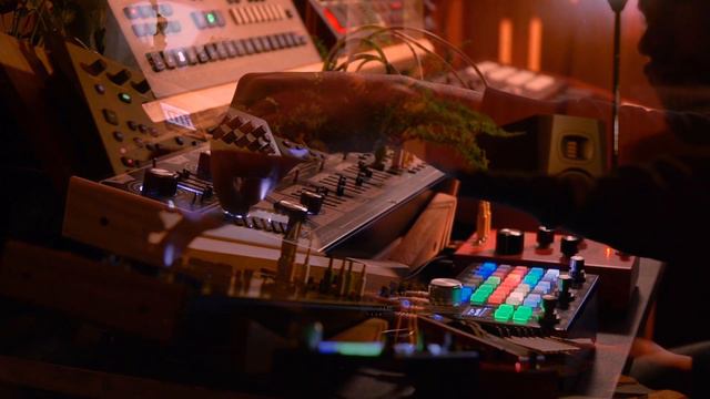 Sketch 06 | Ambient Jam with the Dreadbox Nyx, Analog 4, MPC Live, Zoia & Komo Rebi смотреть онлайн