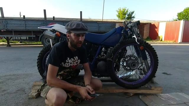 Распаковка Yamaha TT-R250 Open Enduro и поздравление с днём мотоциклиста. смотреть онлайн