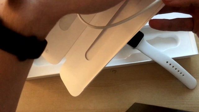 Распаковка Apple Watch Series 3 42мм