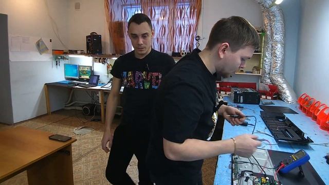 Телевизор Doffler показывает зеленым