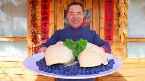 Фуа-гра с черничным джемом и фруктами.