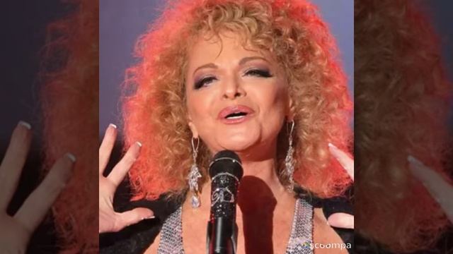 А в ресторане, а в ресторане, а там гитары, а там цыгане! (песня)