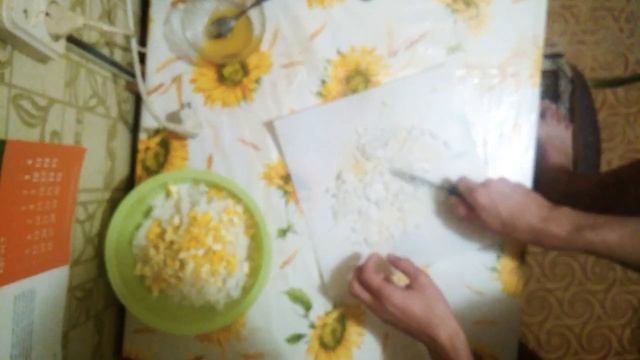 [Папа] Вкусный и простой салат из всеми доступных продуктов смотреть онлайн