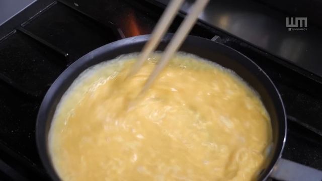 부드러운 반숙 오므라이스 계란 쉽게 만드는 달인 영상?! 일본식 오믈렛 맛집, Egg Omelet Rice, Omurice / 길거리 음식 / Korean Street Food смотреть онлайн