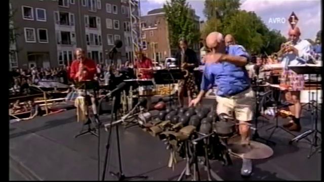 Toby Rix en Willem Breuker Kolletief: "I want to be happy" смотреть онлайн