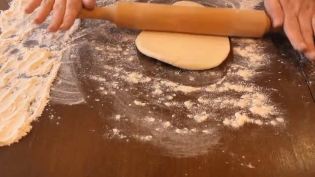 ВАРЕНИКИ С КАРТОШКОЙ.КАК ЛЕПИТЬ ВАРЕНИКИ. ВАРЕНИКИ-ПО ДОМАШНЕМУ. ПОСТНОЕ БЛЮДО смотреть онлайн