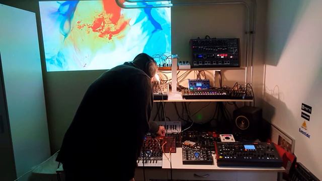 Lost Control, Novaresse, Korg, NDLR, Roland TR-8S, Novation Peak, Behringer, Eventide, Waldorf, смотреть онлайн