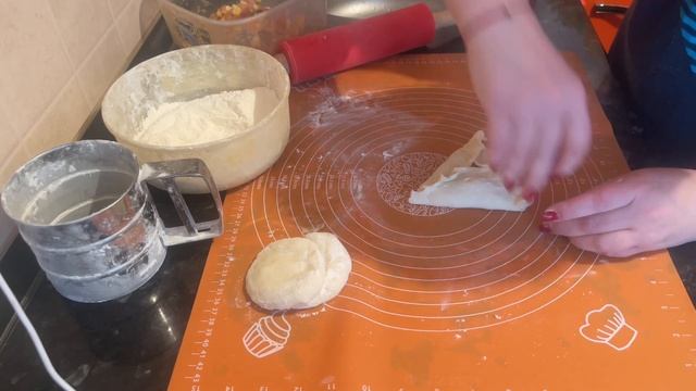 Готовлю курники тесто на кефире, хачапури с плавленым сыром. смотреть онлайн