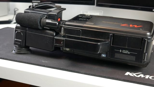 A Look At A Panasonic M7 VHS Camcorder смотреть онлайн