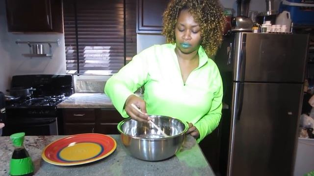 Смешная Американка ест осьминога. смотреть онлайн