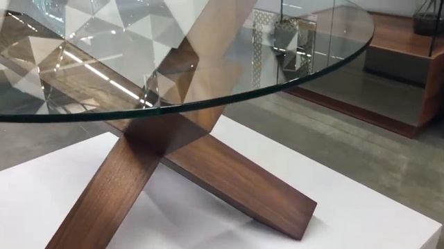 Арт. 93 Стеклянный стол смотреть онлайн