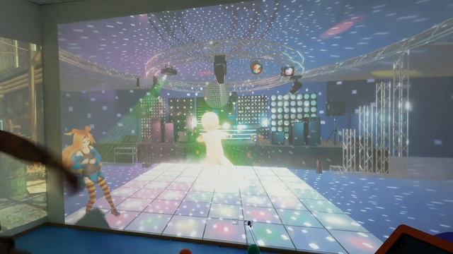 Танцевальные игра - повторялка смотреть онлайн