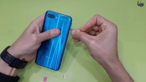 Inserting SIM and SD Card in Huawei Honor 10  - GSM GUIDE
