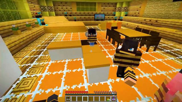 The BIRTH to DEATH of a Minecraft Bee! смотреть онлайн