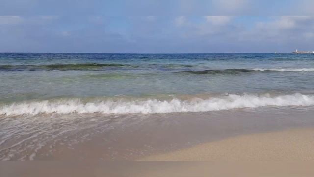 Прибой у Glyki Nero Beach, Айя-Напа, Кипр смотреть онлайн