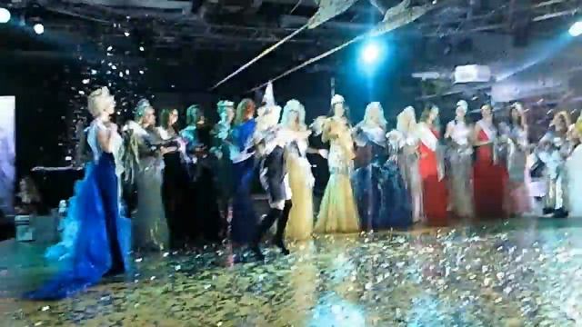 Michaela De La Cour -- Xmas (Mrs Europe 2013, Odessa) смотреть онлайн