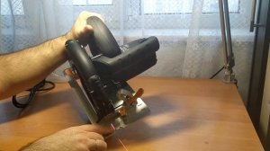 Распаковка ручной циркулярной пилы DEKO