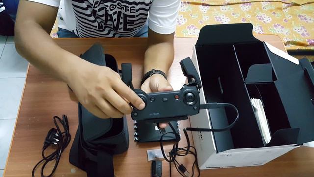 WHAT'S INSIDE DJI MAVIC AIR FLY MORE COMBO BOX ? смотреть онлайн