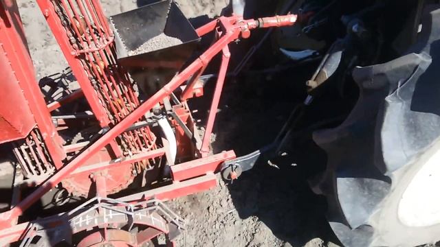 КАРТОФЕЛЕСАЖАЛКА С ДОЗАТОРОМ смотреть онлайн